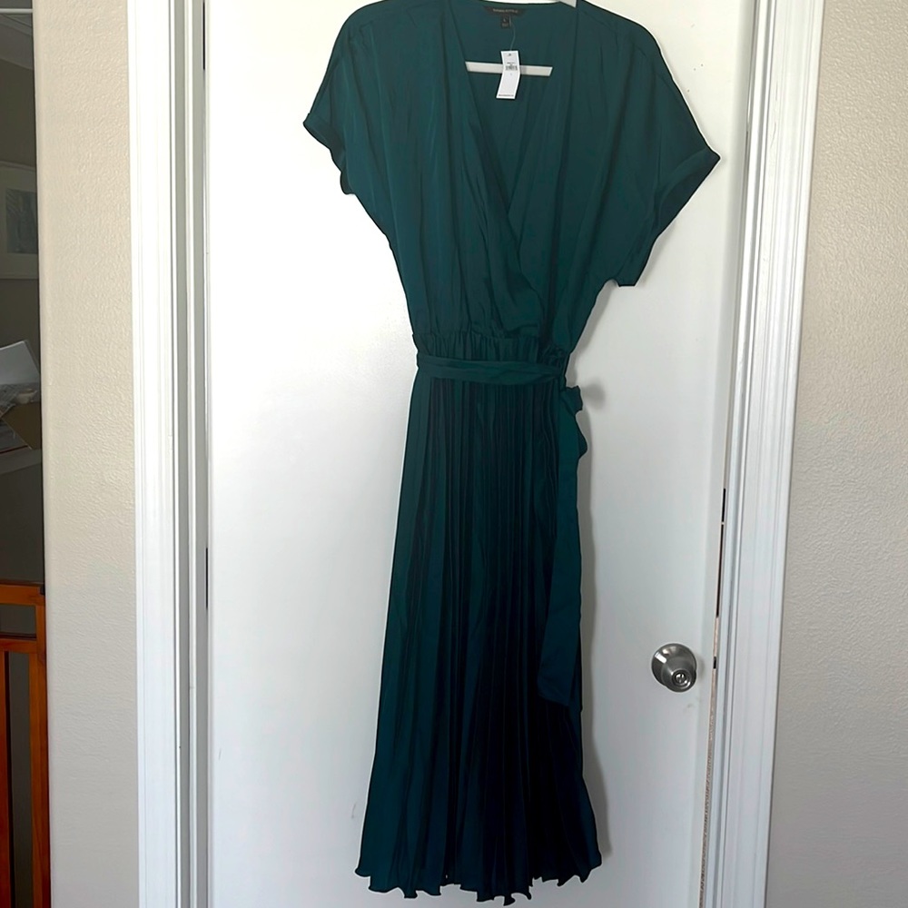 Banana Republic Pleated Midi Dress sz L